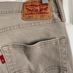 Khaki Levis 502 regular taper 32x32